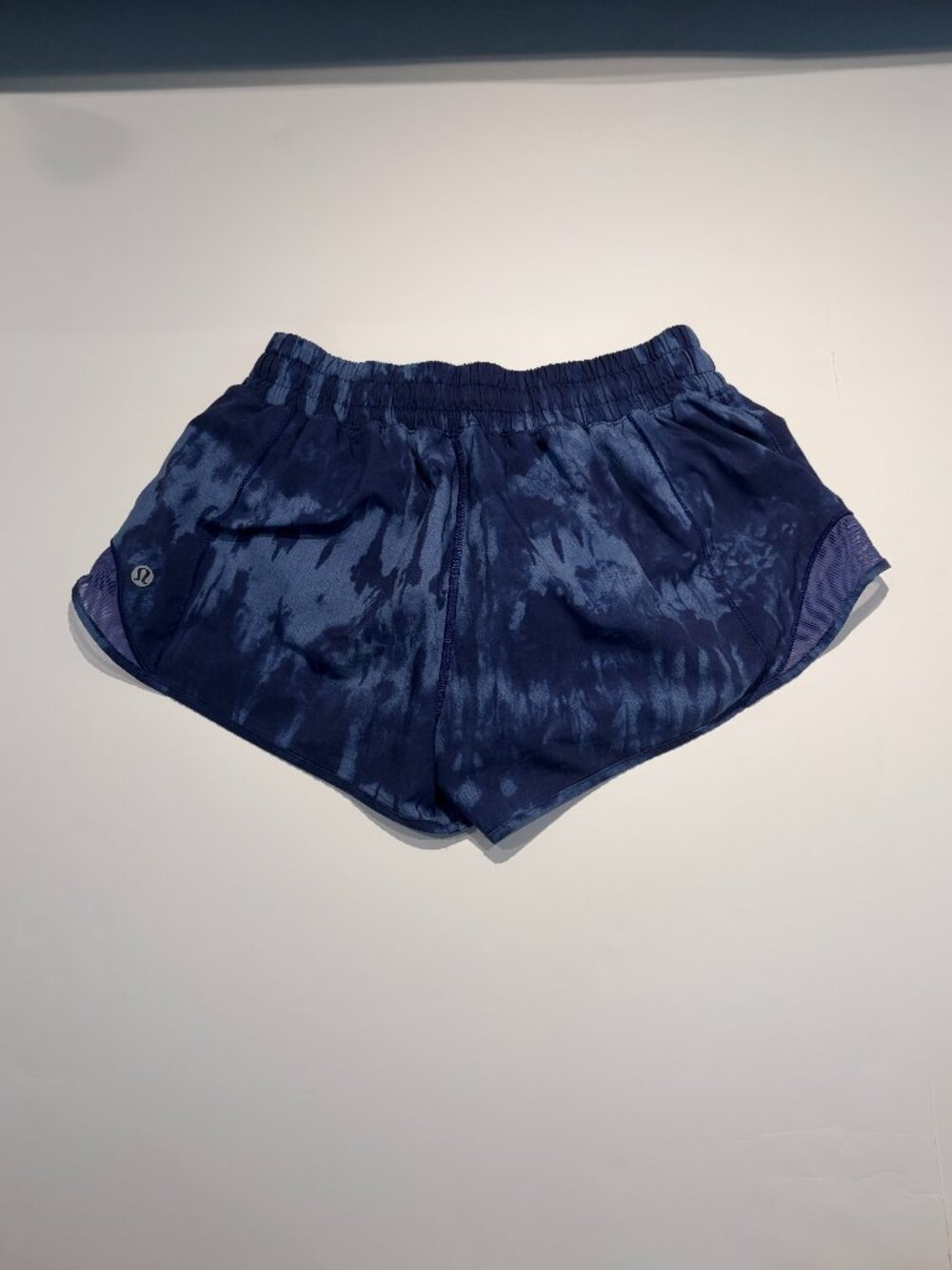 Lululemon Hotty Hot Short II Blue Gameday Size 6